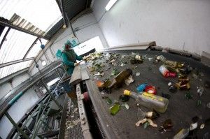 Cinta transportadora en planta de reciclaje de vidrio Como es el proceso de reciclaje del vidrio